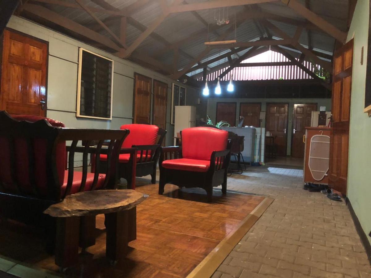 Unu Pikin Guesthouse باراماريبو المظهر الخارجي الصورة
