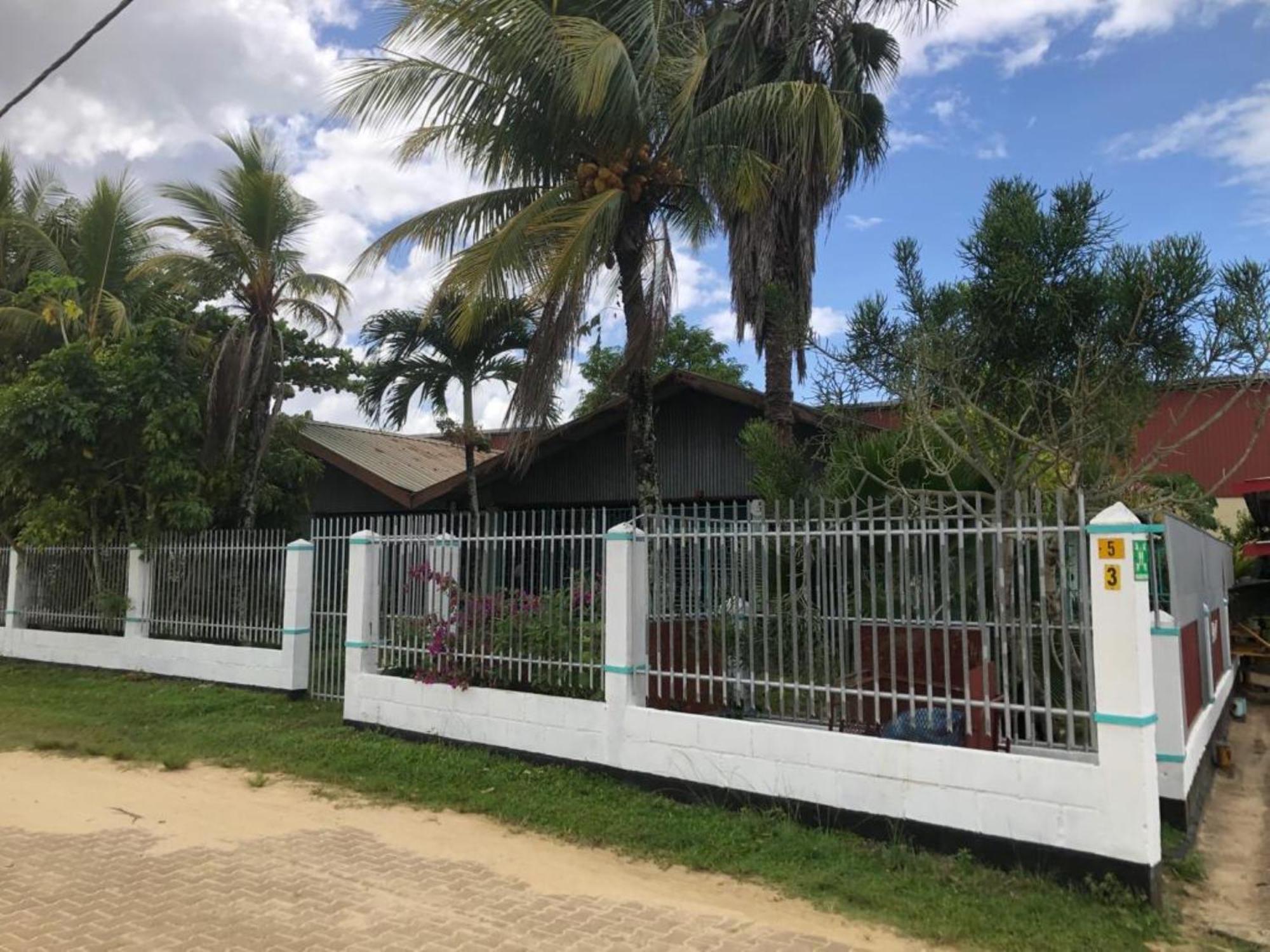 Unu Pikin Guesthouse باراماريبو المظهر الخارجي الصورة