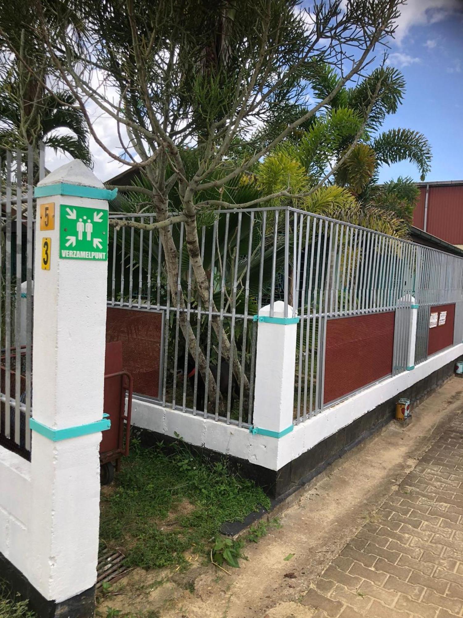 Unu Pikin Guesthouse باراماريبو المظهر الخارجي الصورة
